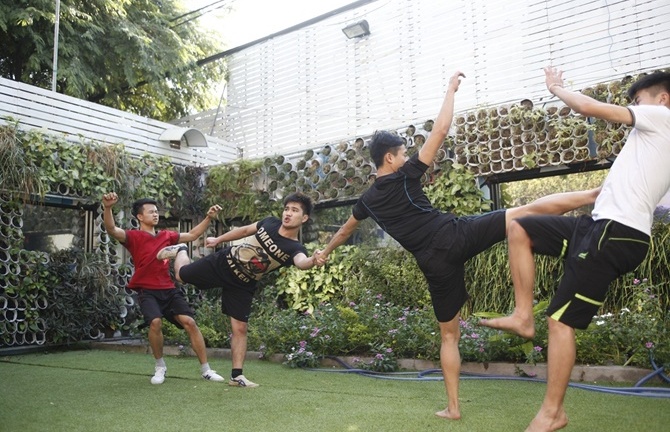 5 anh em siêu nhân xuất hiện ở Vietnam's Got Talent